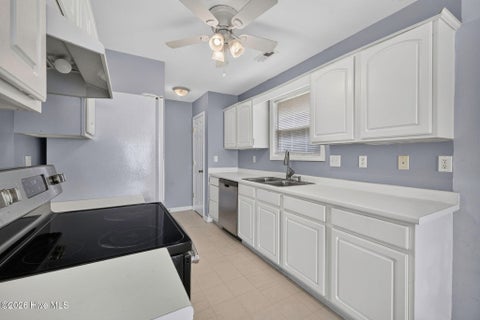 Tiny photo for 102 Tealbriar Street, Burgaw, NC 28425 (MLS # 100609984)