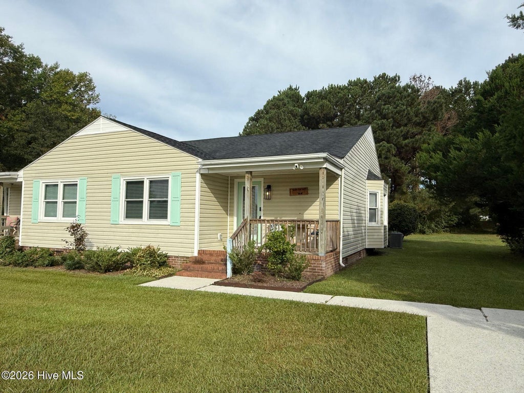 Photo of 200 Lakeside Drive, Sneads Ferry, NC 28460 (MLS # 100610290)