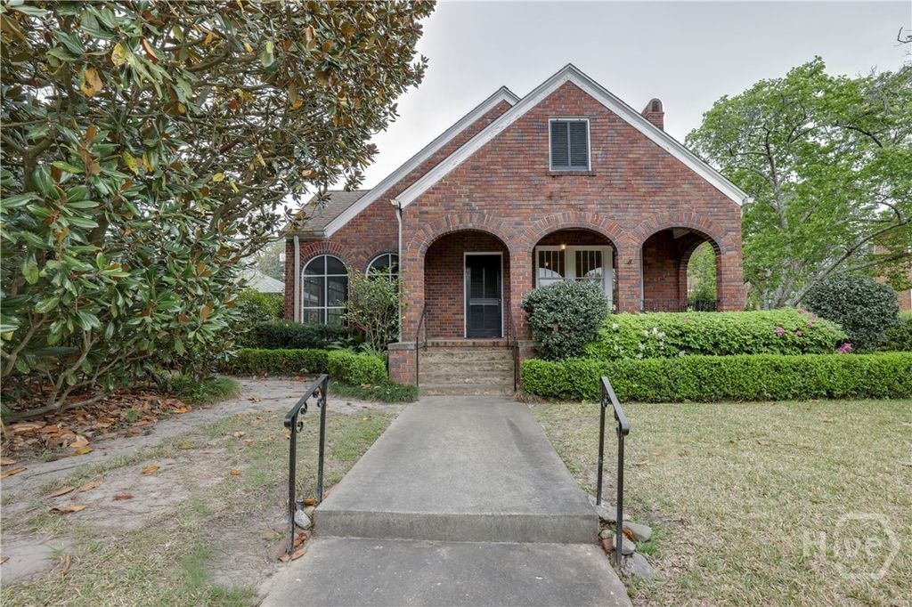 Photo of 605 E 53rd Street, Savannah, GA 31405 (MLS # SA351079)