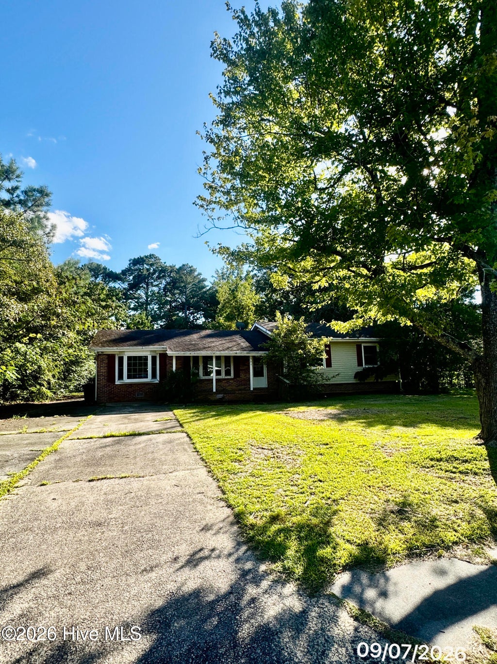 Photo of 504 Greenbriar Drive, Jacksonville, NC 28546 (MLS # 100605173)