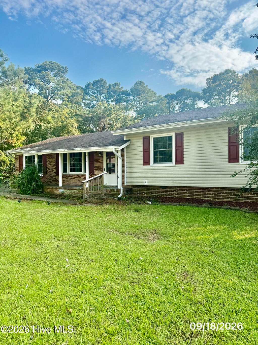 Photo of 504 Greenbriar Drive, Jacksonville, NC 28546 (MLS # 100605173)