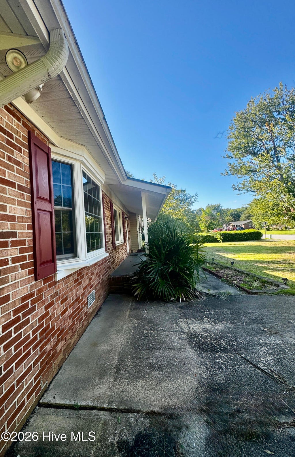 Photo of 504 Greenbriar Drive, Jacksonville, NC 28546 (MLS # 100605173)