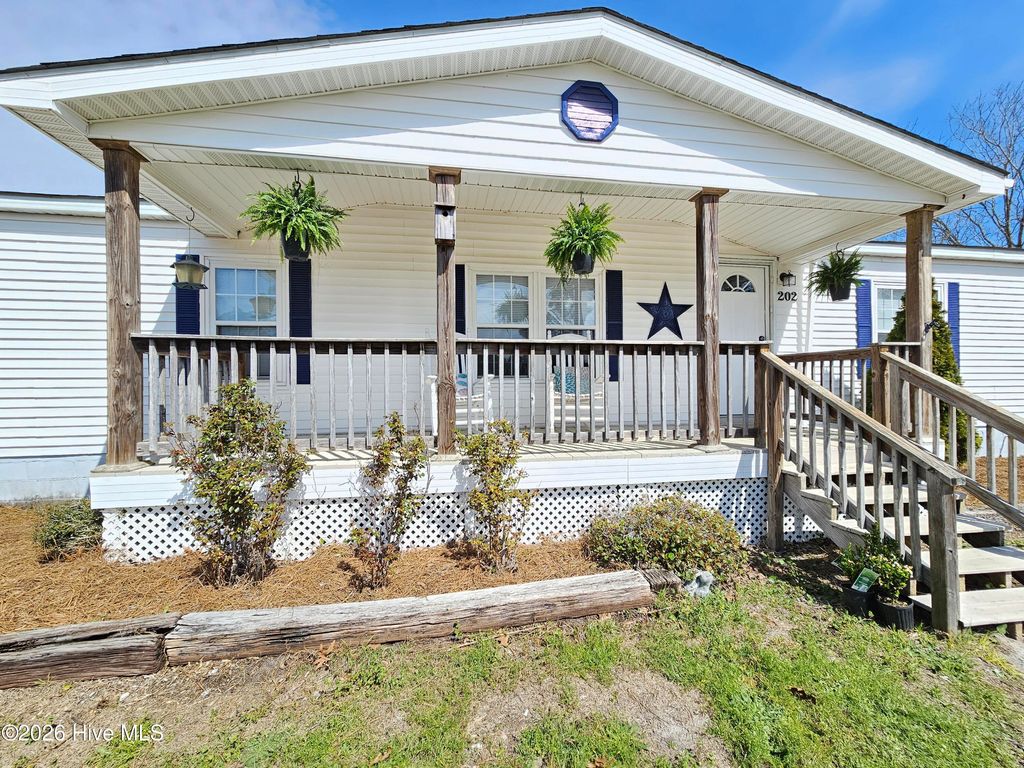 Photo of 202 Castlebury Lane, Hubert, NC 28539 (MLS # 100561319)