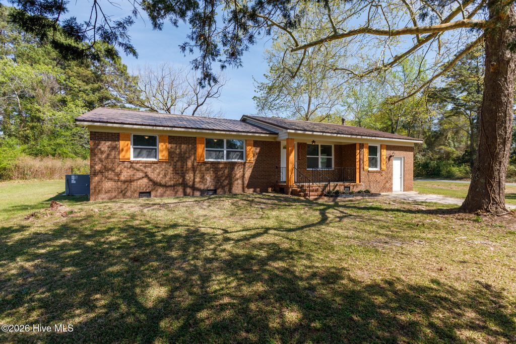 Photo of 1002 Able Street, Elizabethtown, NC 28337 (MLS # 100563973)