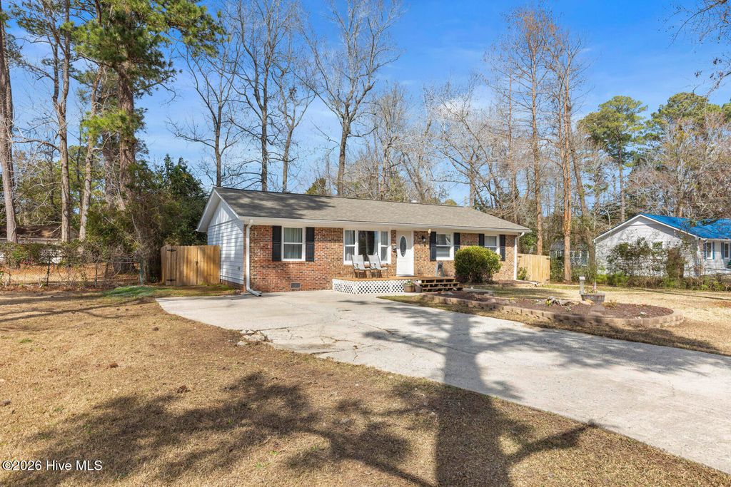 Photo of 202 Pineview Street, Havelock, NC 28532 (MLS # 100558343)