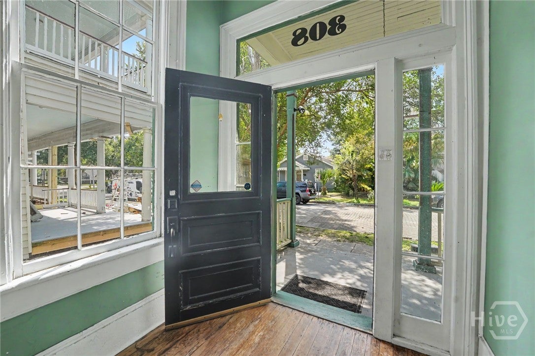 308 E Waldburg Street