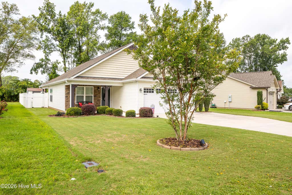 Photo of 104 Cove Place, Clinton, NC 28328 (MLS # 100590607)