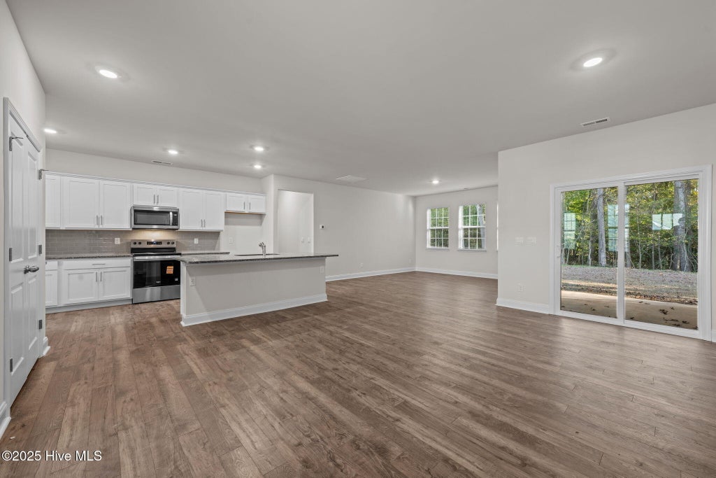 Photo of 264 Lake Tyler Drive, New Bern, NC 28560 (MLS # 100582418)