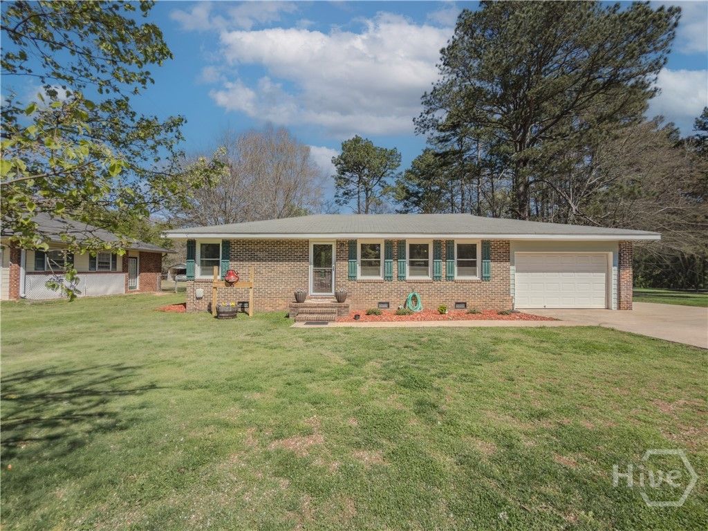 Photo of 324 E Broad Street, Winder, GA 30680 (MLS # CL351390)