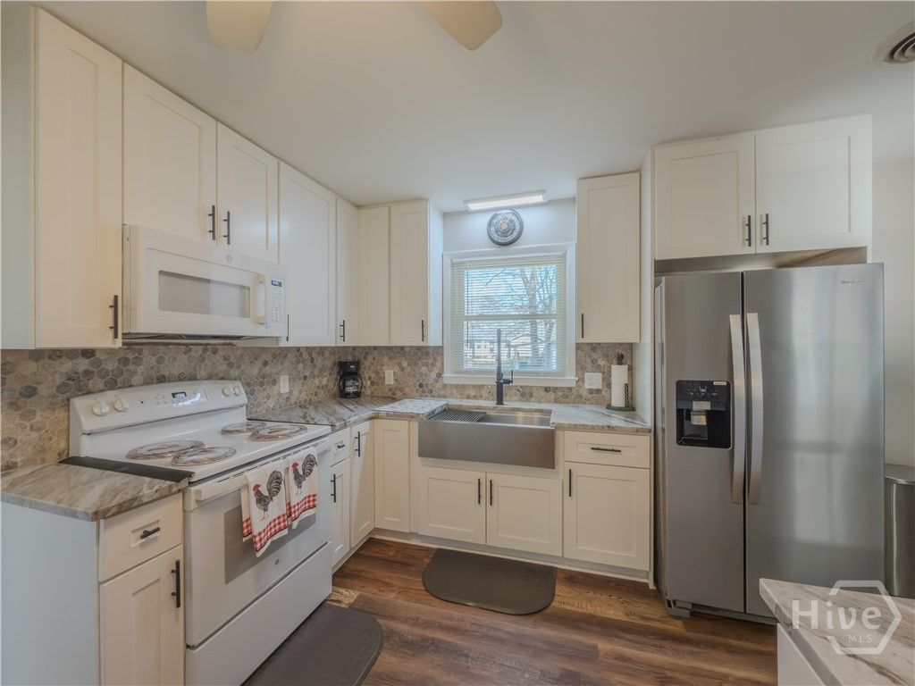 Photo of 324 E Broad Street, Winder, GA 30680 (MLS # CL351390)