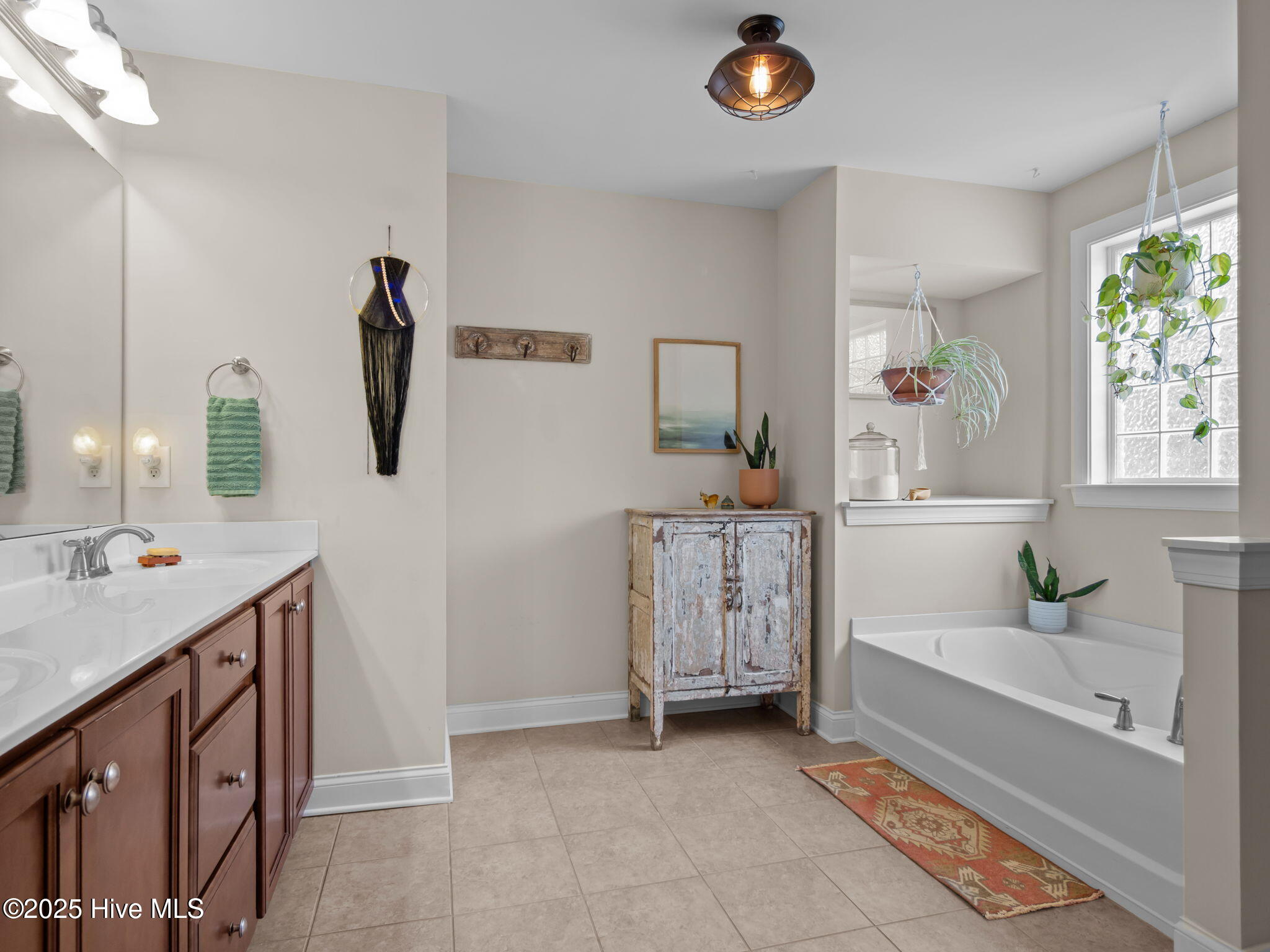 Swansboro, North Carolina 28584, United States, 5 Bedrooms Bedrooms, ,4 BathroomsBathrooms,Residential,Active,256167