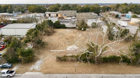 Tiny photo for 1403 S 5th Avenue, Wilmington, NC 28401 (MLS # 100546015)