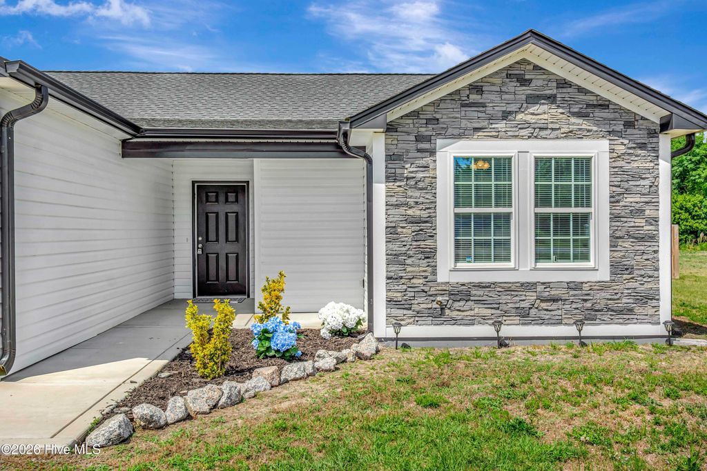 Photo of 4890 W Nc 72 Highway W, Lumberton, NC 28360 (MLS # 100576413)