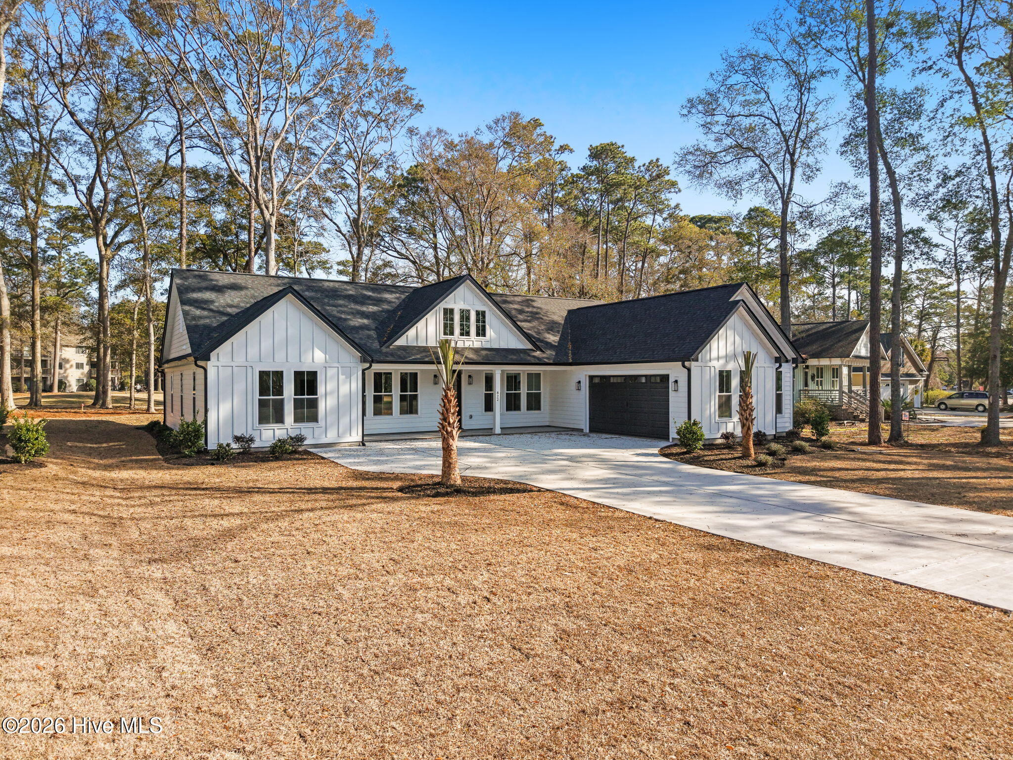 822 Shoreline Drive W