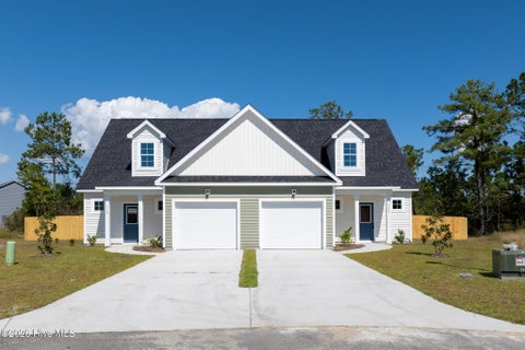 Townhouse For Sale - 305 Coastal Reef Court<br/> Holly Ridge, NC 28445