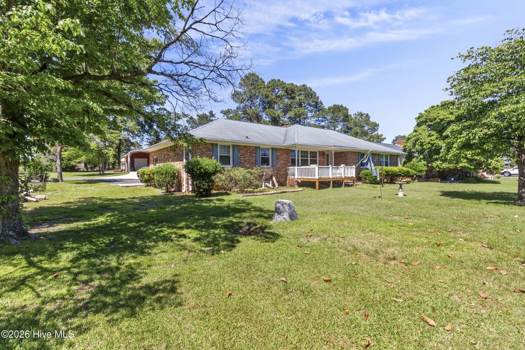 Photo of 312 Rockledge Road, New Bern, NC 28562 (MLS # 100575361)