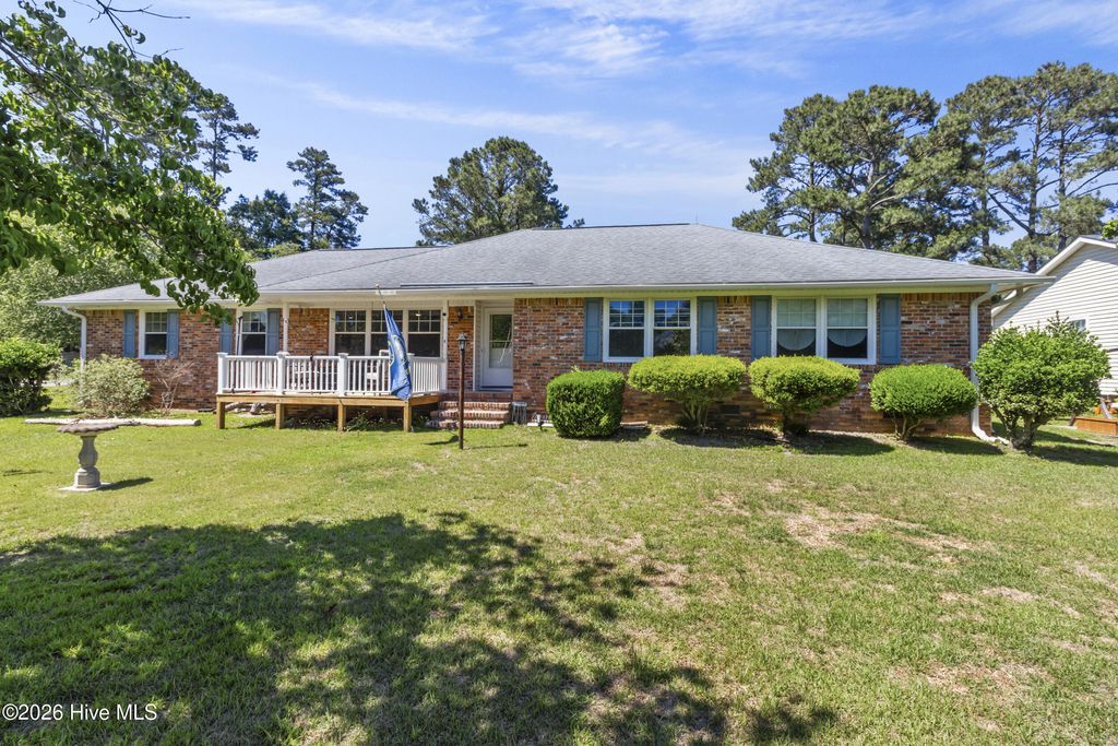 Photo of 312 Rockledge Road, New Bern, NC 28562 (MLS # 100575361)