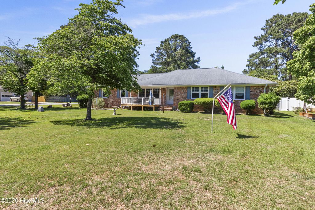 Photo of 312 Rockledge Road, New Bern, NC 28562 (MLS # 100575361)
