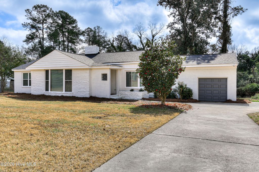 Photo of 1813 Courtney Drive, North Augusta, SC 29841 (MLS # 100585823)