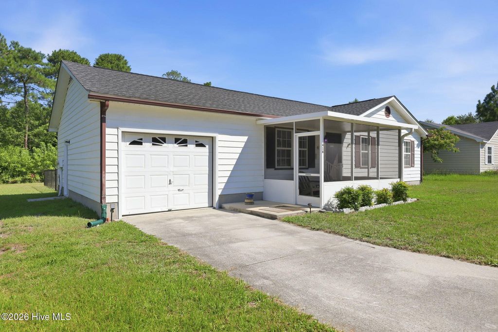 Photo of 416 Oregon Trail, Hubert, NC 28539 (MLS # 100588429)
