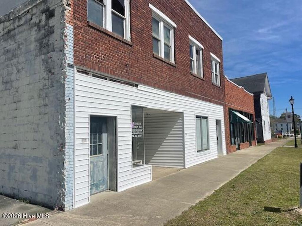 Photo of 105 E Broad Street, Elizabethtown, NC 28337 (MLS # 100560874)