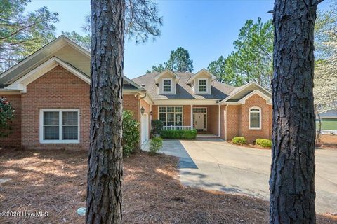Homes For Sale - 128 Belmont Court<br/> Southern Pines, NC 28387