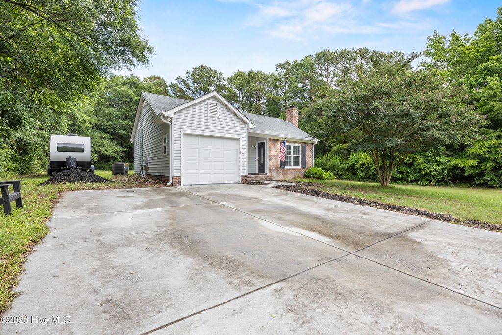 Photo of 429 Crows Nest Lane, Sneads Ferry, NC 28460 (MLS # 100577005)