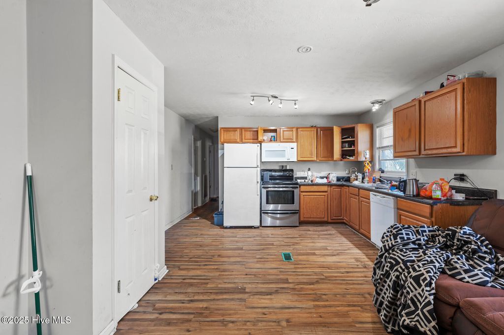 Photo of 1525 Piney Green Road, Jacksonville, NC 28546 (MLS # 100495236)