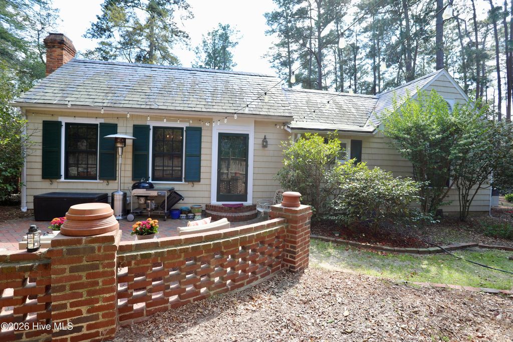 Photo of 370 E Morganton Road, Southern Pines, NC 28387 (MLS # 100563447)