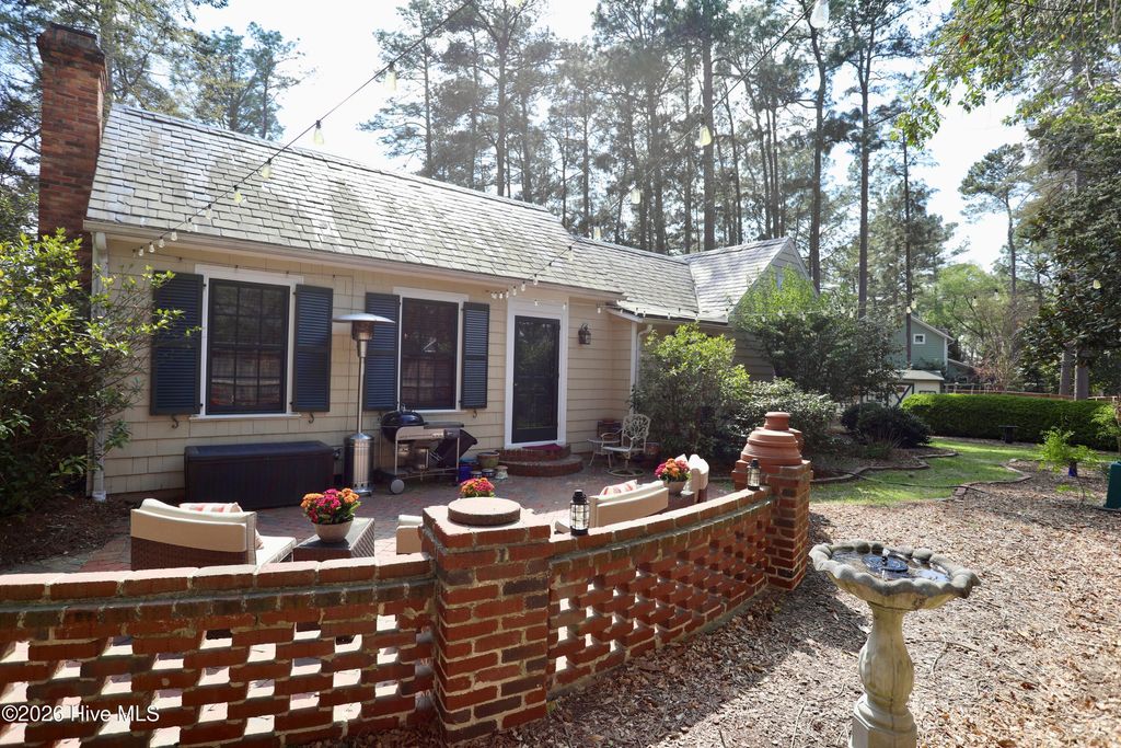 Photo of 370 E Morganton Road, Southern Pines, NC 28387 (MLS # 100563447)
