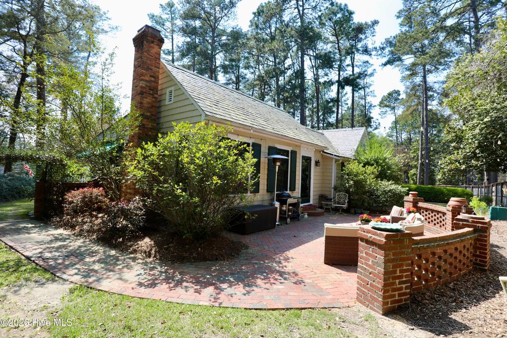 Photo of 370 E Morganton Road, Southern Pines, NC 28387 (MLS # 100563447)