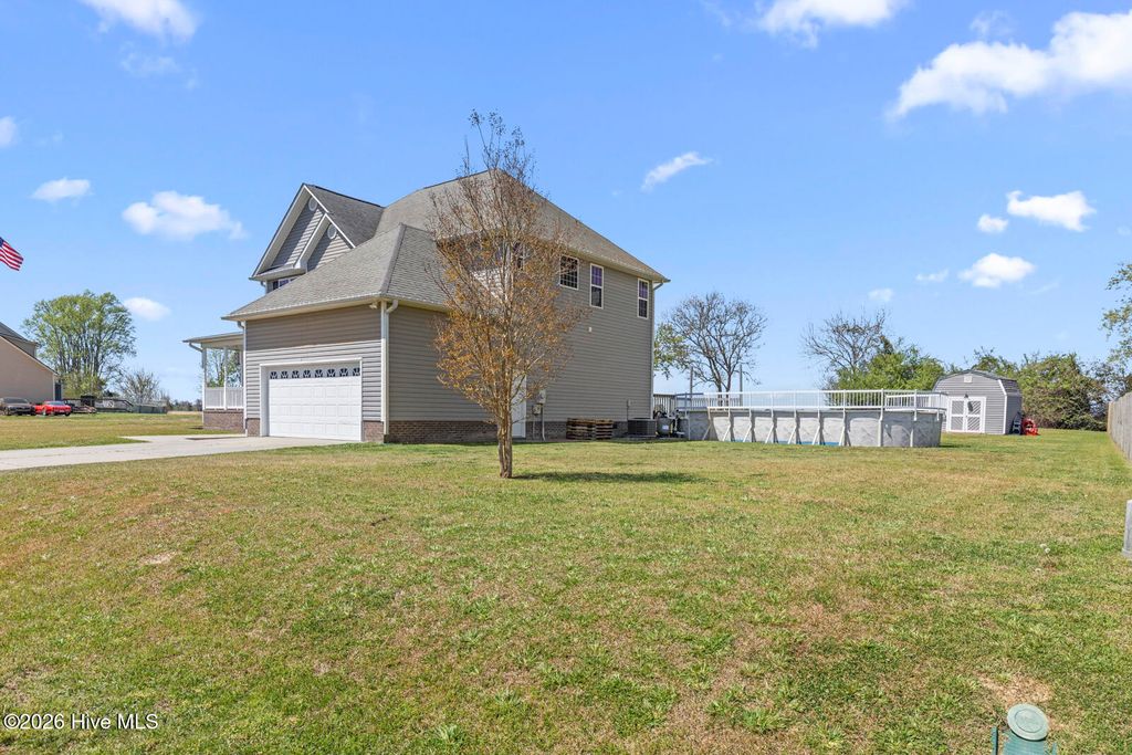 Photo of 123 Farmington Drive, Richlands, NC 28574 (MLS # 100564788)