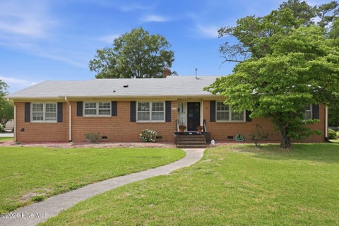 Homes For Sale - 2000 Carey Road<br/> Kinston, NC 28501