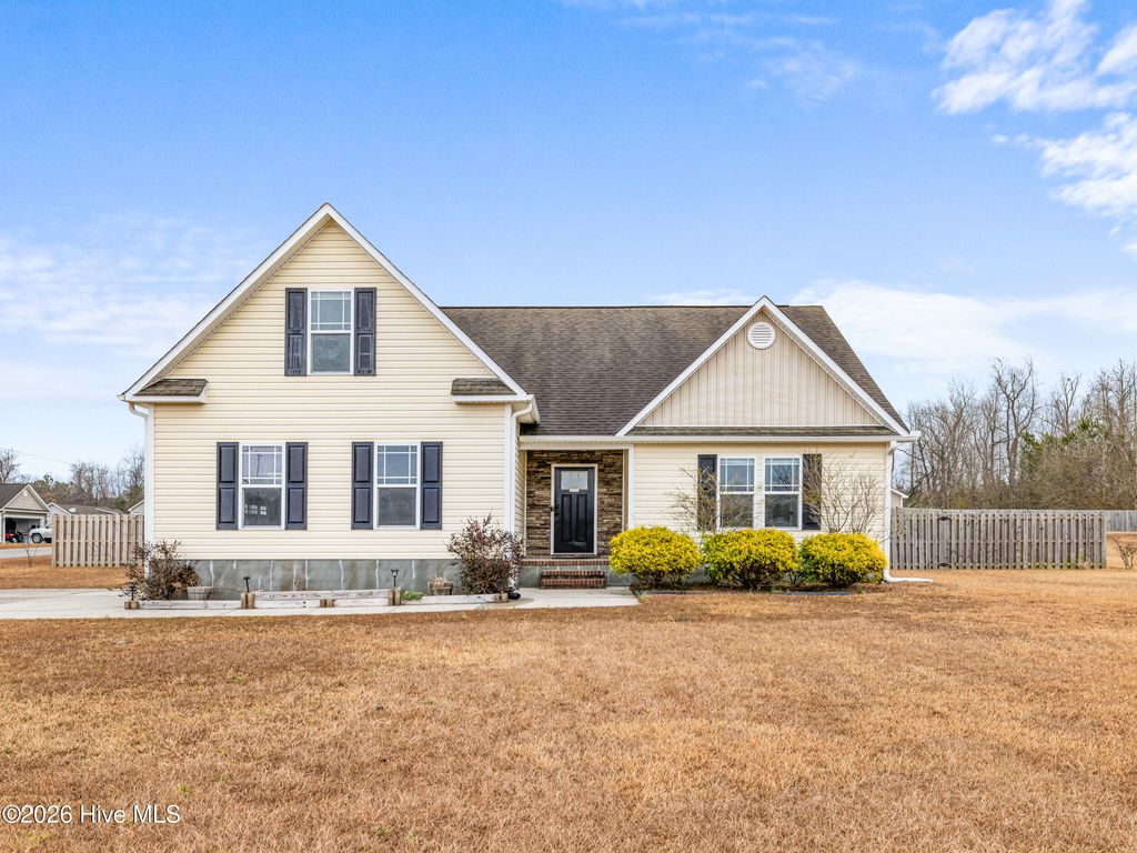 Photo of 100 Kodiak Court, Jacksonville, NC 28540 (MLS # 100548593)