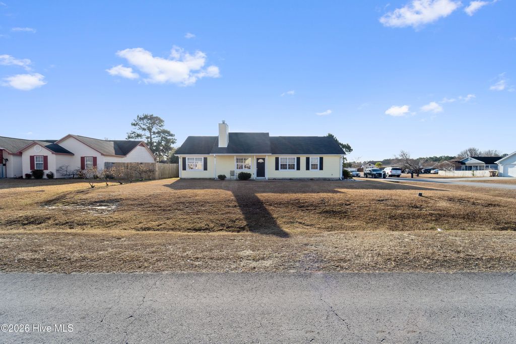Photo of 601 Cannon Court, Hubert, NC 28539 (MLS # 100548548)