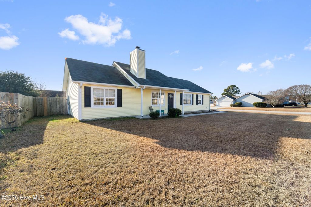 Photo of 601 Cannon Court, Hubert, NC 28539 (MLS # 100548548)