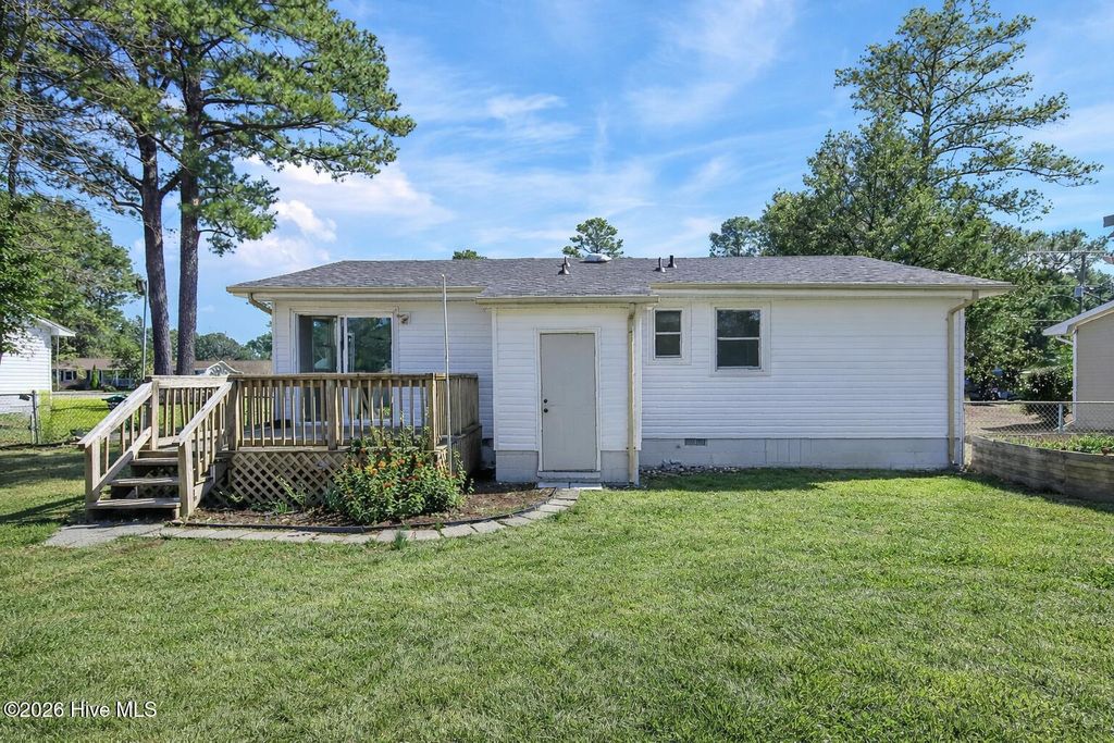 Photo of 309 Lakewood Drive, Jacksonville, NC 28546 (MLS # 100557276)