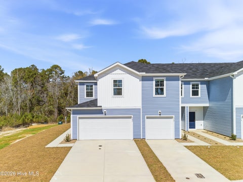 Townhouse For Sale - 613 Sandy Hollow Drive<br/> Onslow County, Jacksonville, NC 28540