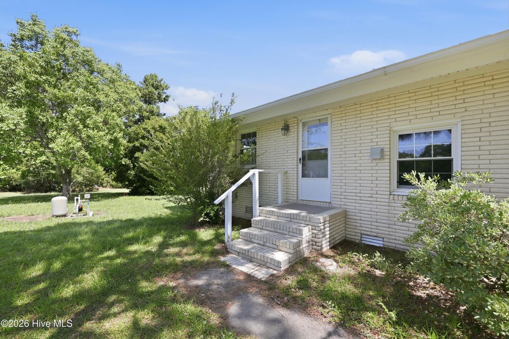 Photo of 526 Crow Hill Road, Beaufort, NC 28516 (MLS # 100584554)