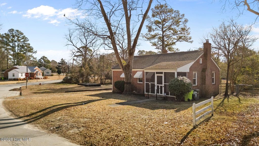 Photo of 1603 Oakwood Avenue, New Bern, NC 28560 (MLS # 100548230)