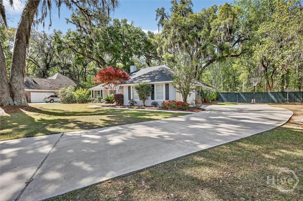 Photo of 401 Laurenburg Drive, Richmond Hill, GA 31324 (MLS # SA351970)