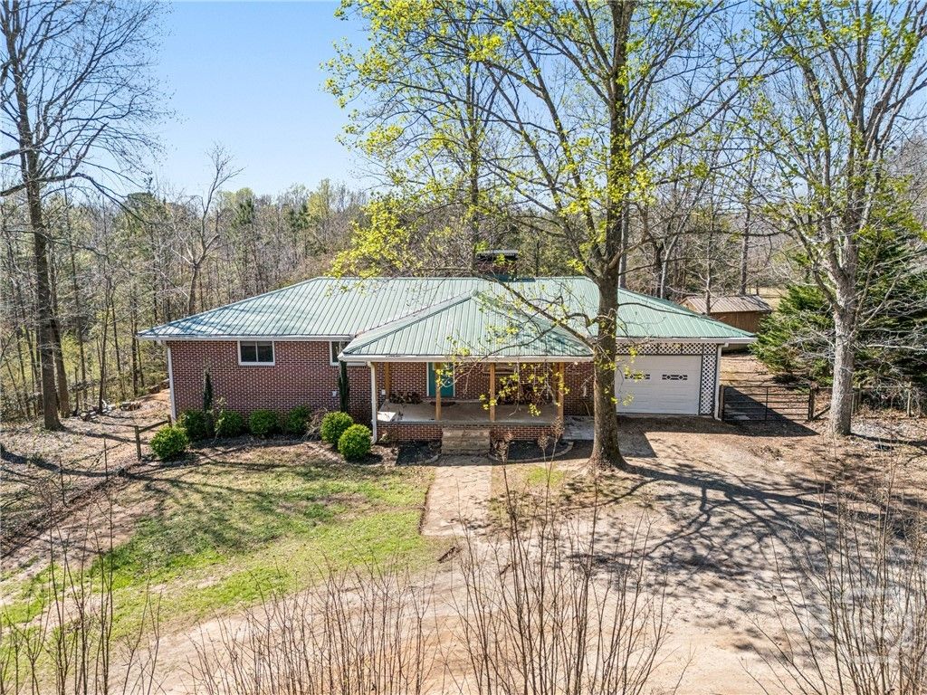 Photo of 154 Eastanollee Road, Eastanollee, GA 30538 (MLS # CL351793)