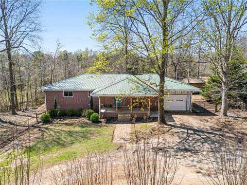 Homes For Sale - 154 Eastanollee Road<br/> Eastanollee, GA 30538