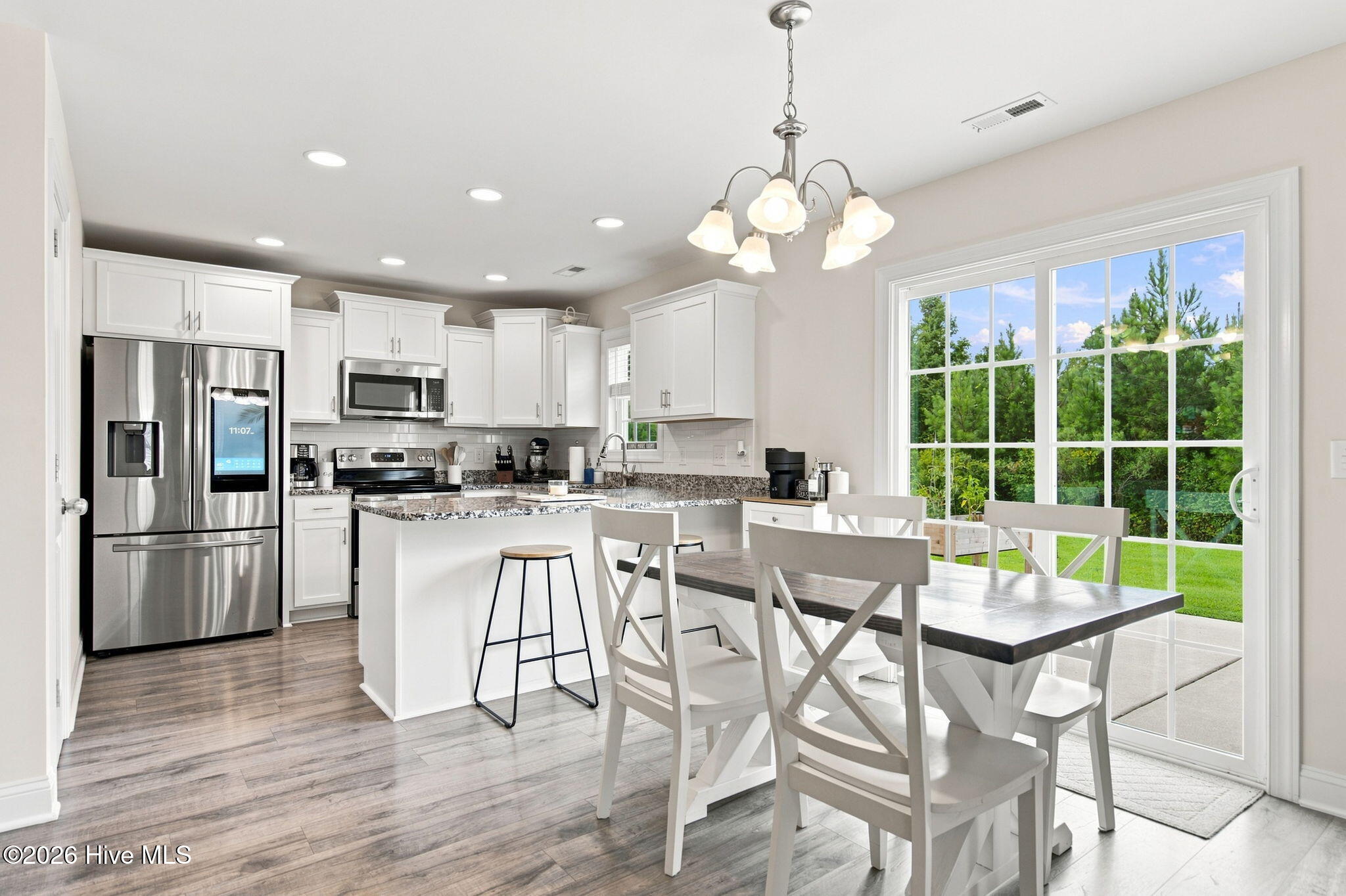 273 W Broughton Lane