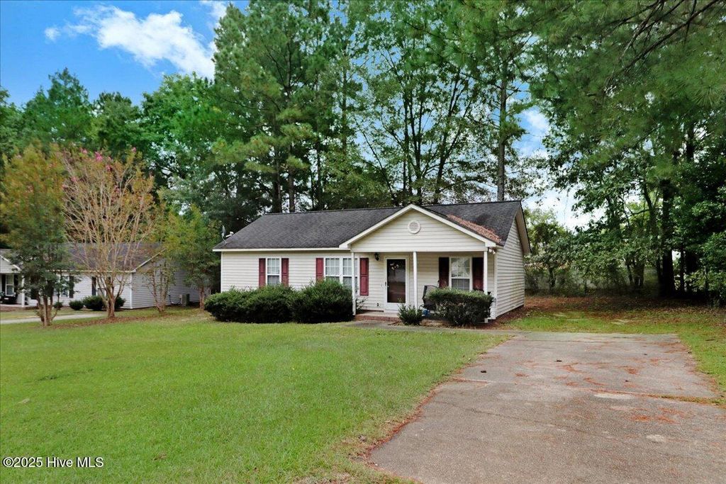 Photo of 150 Creekside Drive, Four Oaks, NC 27524 (MLS # 100532791)