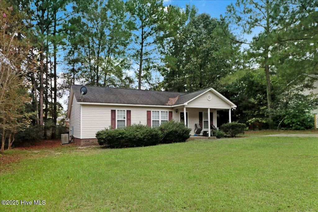 Photo of 150 Creekside Drive, Four Oaks, NC 27524 (MLS # 100532791)