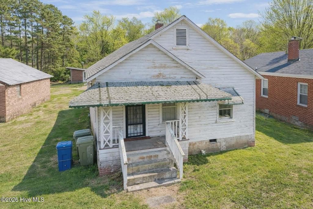 Photo of 1311 Highland Drive, Washington, NC 27889 (MLS # 100561869)