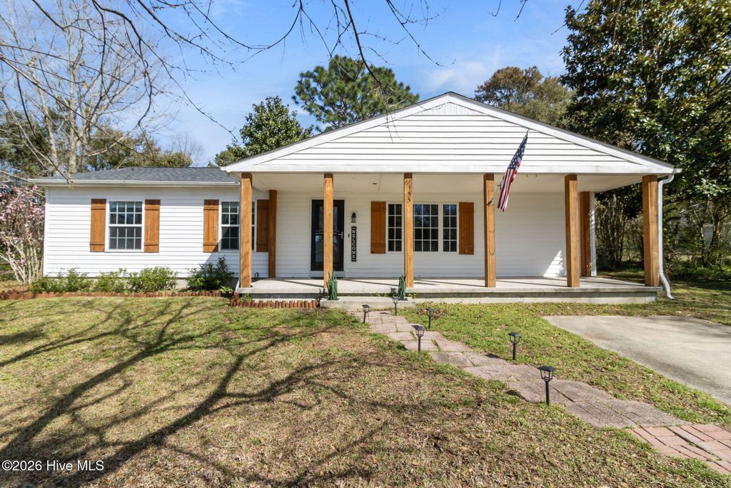 Photo of 155 Freshwater Drive, Hubert, NC 28539 (MLS # 100561456)