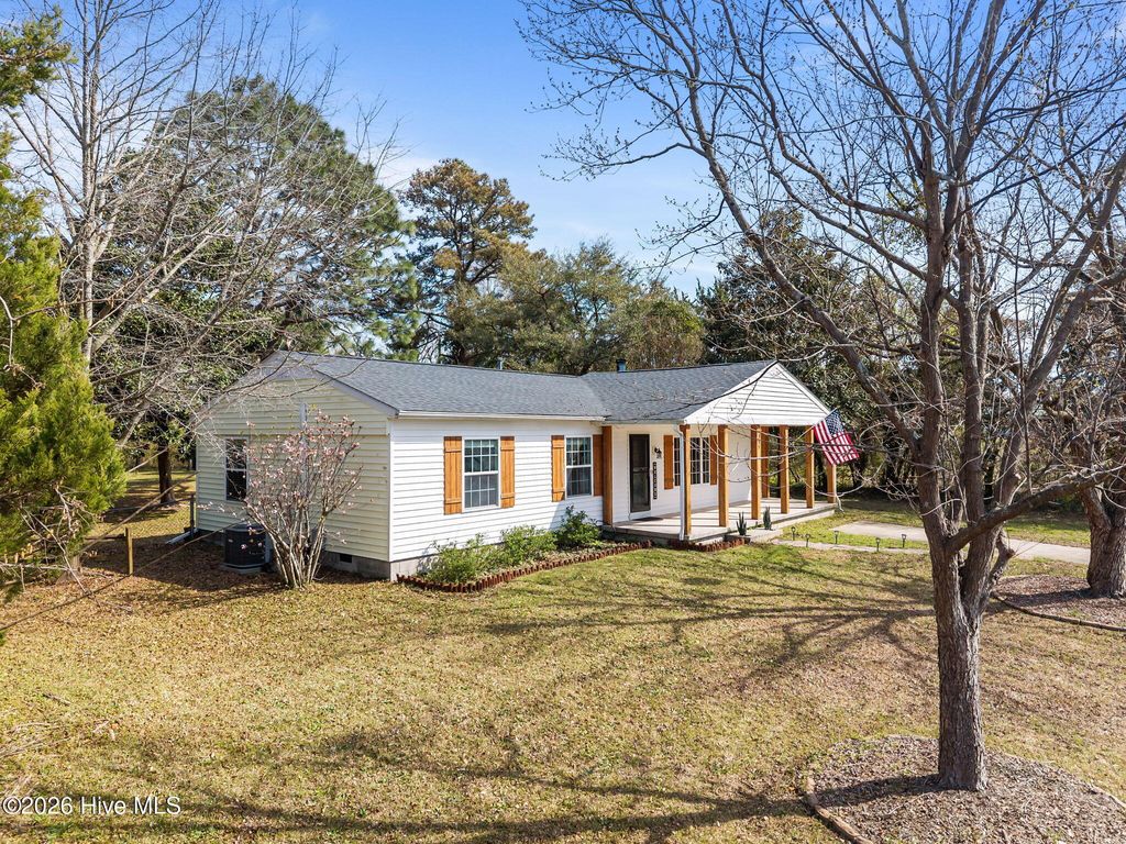 Photo of 155 Freshwater Drive, Hubert, NC 28539 (MLS # 100561456)