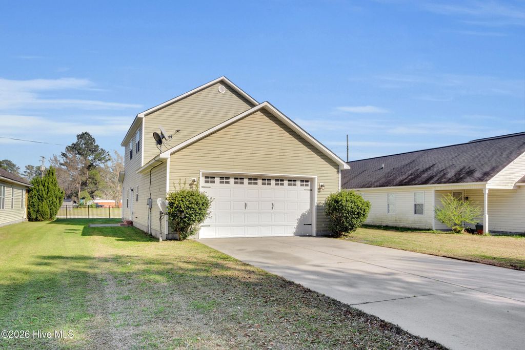 Photo of 810 Main Street, Maysville, NC 28555 (MLS # 100560588)